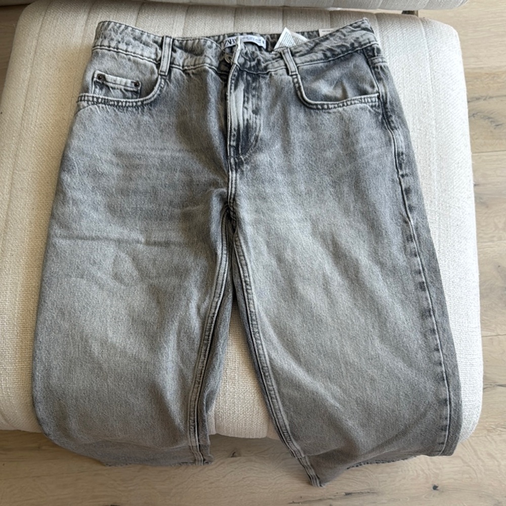 Zara Gray Relaxed Jeans with Subtle Fading